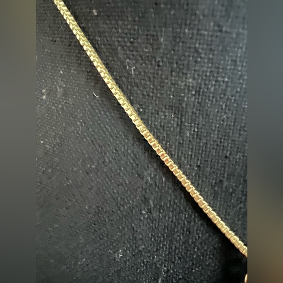 16” gold plated chain and pendant. - Picture 3 of 3